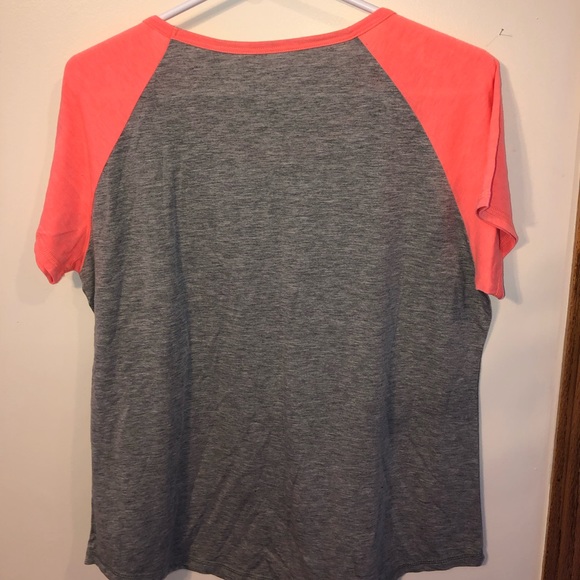 Basic T-Shirt - Picture 3 of 3